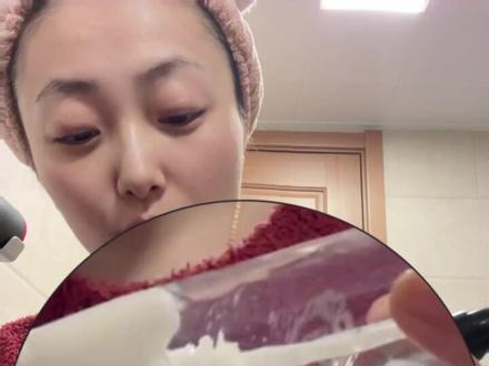 卸妆油结冻怎么办?
为什么bobbi brown卸妆油在冬季会结冻呢?#卸妆油 #水感洁肤油