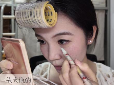 轻松打造夏日清透底妆,珠光眼影打底,粉状高光打造水光感妆面,油皮也能拥有水光肌!快和我一起画起来吧!#谁还没试珠光眼影打底 #妆教 #夏日清透底妆我悟了 #韩系妆容 #新手化妆教程