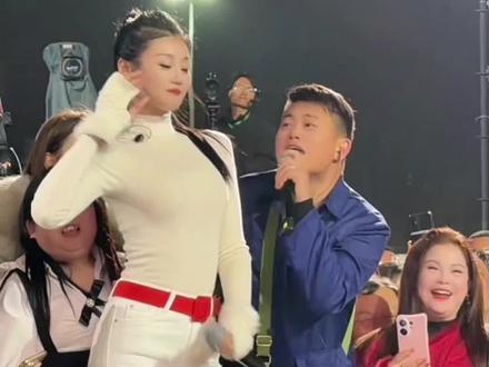 湖北荆门园博园,唐艺大舞台有才艺就来 #唐艺团队#创作者现场原视频 @哆哆✨⁹²⁶(唐艺团队) @🌈唐艺(22-24号晚7点荆门园博园) @上热门🔥🔥🔥