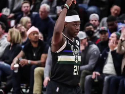 曾把利拉德防到怀疑人生,再到成为字母哥贴身护法,霍勒迪是如何一步步走向成功的?#霍勒迪 #dou来nba