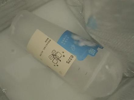 @喜茶能不能解释一下为啥你家打包带走的杯子,就突然间裂开了啊!底部支撑的地方😥😥 #喜茶 #喜茶杯子质量 #喜茶冰蓝生打椰