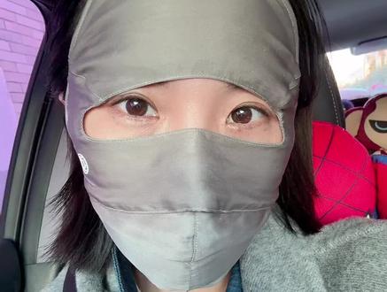 买了夏秦真丝口罩的姐妹们看过来~
有人说洗完全是褶,
是的,真丝口罩洗不对全是褶,白瞎这么好的料子😂
清洗小技巧来啦👇
轻柔手洗、悬挂或者平铺阴,不要晒,干了就是平整的啦,我这个从皮秒第二天就开始戴,洗了四五次了,还很好呦#夏秦防晒面罩#皮秒术后 #真丝口罩