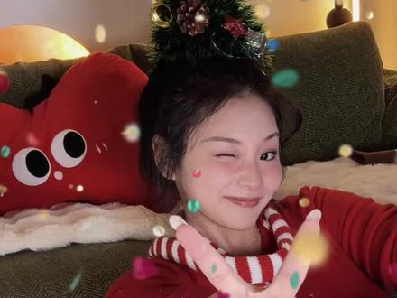 愿我们都能在无法预料的未来里,平平安安就好🎄 #圣诞树拍照 #圣诞节的仪式感 #头顶圣诞树 #圣诞节发型 #圣诞快乐朋友们