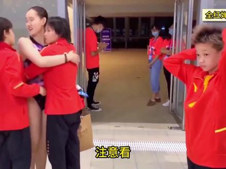 青涩黄毛爆炸头的全红婵,首次参加全国大赛,就直接征服了全场! #跳水#全红婵#陈芋汐#张家齐#陈若琳#游泳比赛