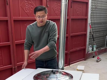 为了让丈母娘也能吃上柴火饭,老公连夜给她做了一个升级版移动柴火灶!把我妈哄的直开心,你们说这女婿合不合格?#柴火灶#纯手工打造 #无烟灶柴火灶制作全过程 #创作者中心 #创作灵感