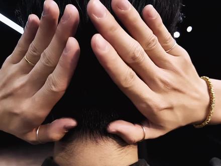 “若是这世道不公,我便以簪拼它个公道” 给@程潇 潇潇设计的用@陈抒妮SHUNI(发专辑版 老师的音乐和非遗三条簪融合的冷峻凌厉的国风舞台~上台前大家都很紧张这个道具,真的需要很熟练的运用~尤其拔簪的那一下在后台手捏把汗hh,不过最后潇潇果然还是一如既往的呈现的很好,大家也完成的很棒!为大家开心~#程潇 #三条簪 #Y2Project #抖音华彩传承晚会 #余二编舞