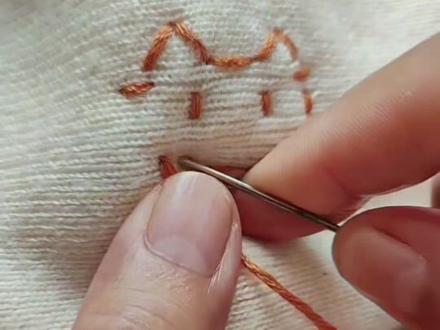 简单几针刺绣小猫图案,缝衣服上精致又可爱!#刺绣小猫图案#手工针线活#喜欢就关注我吧