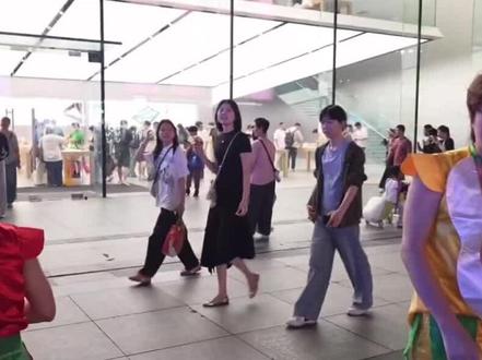 “出门在外身份自己给的”#童锦程 #小天九798 #小二拦不住798 #英小杰798