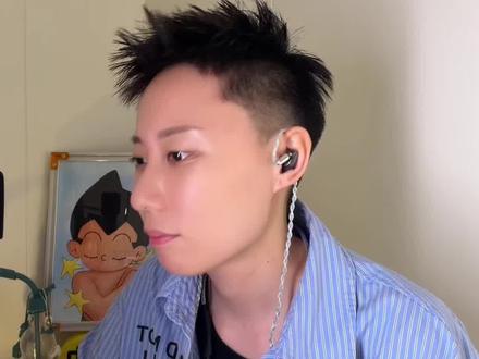 宋亚轩《Song for u》Reaction 这波赢麻了! 宋亚轩这次直接放大招✨居然一口气8首粤语经典歌曲串烧
,唱功稳到离谱,这是没想到的!!港风情怀一点也不油腻,温馨治愈欢乐…这新声代的实力真的藏不住了啊!狠狠圈粉!#宋亚轩 #宋亚轩新歌 #reaction #青年创作者成长 #抖音音乐客厅