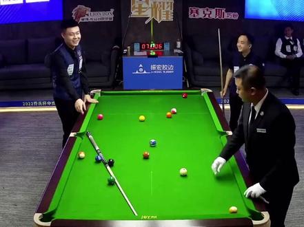 小鹏真是太逗了,一不小心把扔打出去了#台球 #张堃鹏 #台球是一种生活 #台球🎱 #台球杆法 #是时候展现真正的技术了 #我要上热门