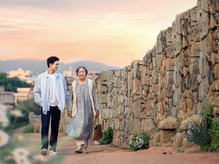 世上最美的风景,都不及回家的路。#春色寄情人 #李现