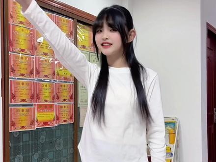 #七彩阳光广播体操 闺女说在学校就是领操的,咱在这也来领一个:“七彩阳光,准备开始”😄#七彩阳光 #卡点变装 #卡点舞 #爱跳舞的小姑娘