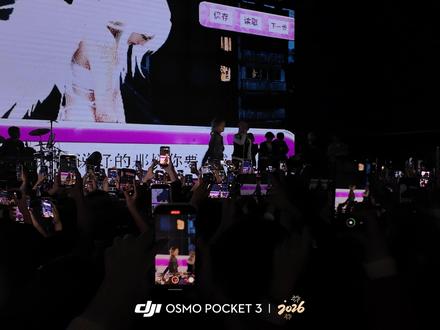 你抱着我掉眼泪说这世界太复杂~ #极品贵公子 #1cekary #神级live现场 #WHYNOT双脚离地 #随时随地标记一下 @双脚离地 WHY NOT