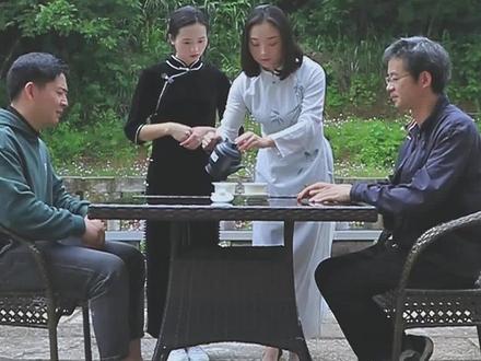 #以茶会友 #茶人茶事茶生活 你干什么啊你懂不懂规矩啊,到底该给谁先倒茶啊,又要挨骂了...