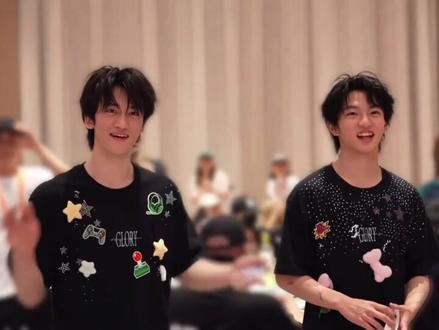 丁哥在时代峰峻年会加注66666红包,其他人都惊呆了,丁哥霸气啊!!!#丁程鑫 #年会 #时代峰峻 #年会