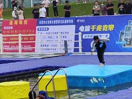 显眼包通全关,我身后的大姐全程笑出鹅叫#快乐向前冲 #快乐向前冲召唤全网联动