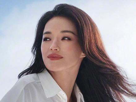 网友建议小米邀请舒淇代言SU7 雷军:安排 小米首款汽车SU7发布后,因车型名“SU7”与艺人舒淇名字谐音,舒淇的时尚气质与SU7设计风格也非常契合,大量网友提议小米邀请舒淇代言。3月19日,雷军确认舒淇为小米汽车代言人,新一代SU7将于今晚7点发布。随后,舒淇也证实代言小米汽车一事。