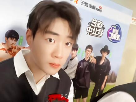 听过一句话是“爱的本质是心疼”
#熙博 #陈少熙 #赵一博 #你好种地少年 #赵花熙拾