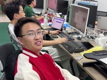 今天创建了OpenClaw龙虾部门,安排了 4 只龙虾。一个负责收集信息,一个负责写东西,一个负责管理。 尝试搭建一下 AI 部门,看看效果如何。 #openclaw #ai #小龙虾