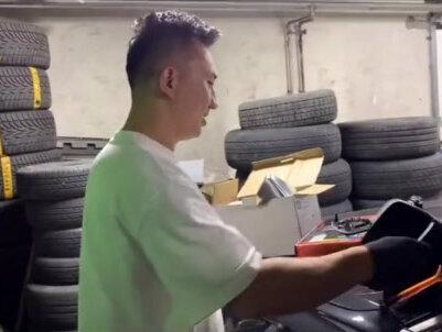 奥迪A6L拆倒车镜教程,更换银耳,自己动手就可以#撸车日常