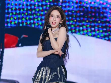 皮皮皮皮朱迅猛龙特蕾莎小软日记《海边探戈》无美颜直拍 #2025抖音直播盛典 #抖音直播盛典LIVE演唱会 #迅猛龙特蕾莎 #皮皮皮皮朱 #小软日记