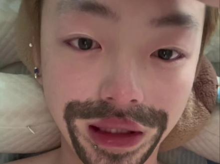 她没打火机 一个人真是太无助了 看着真难受#王金浩 #难受