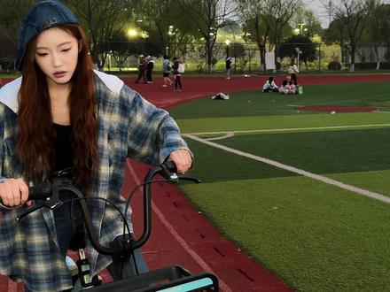 网上说说就得了,现实里谁不想和闺蜜急头白脸的演一段!! #高甜青春剧 #玉芬啊玉芬你让彪哥好伤心 #范德彪 #低脂小视频