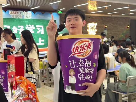 超紧凑充实的一天!偷吃大赛+汉堡节+K歌🎤 #vlog日常 #一天吃什么 #拆箱