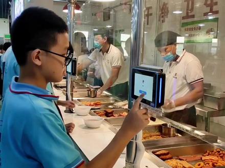 智慧校园~智慧食堂就是这样的。不用带饭卡,超级好用#高中食堂 #智慧校园建设