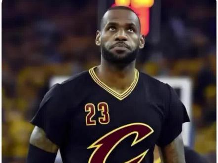 杨毅: 詹姆斯想回骑士,但骑士人家不想要您老人家!#詹姆斯#骑士 #湖人