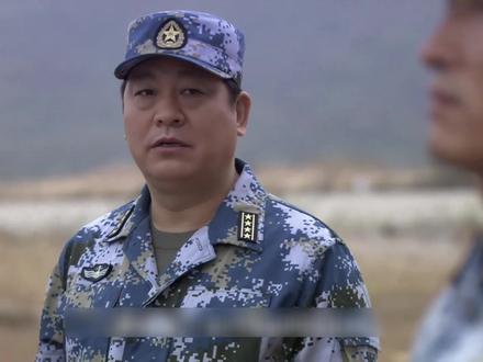 女兵赴海训场打靶训练,没想到引出两位元老级人物#因为一个片段看了整部剧 #火蓝刀锋