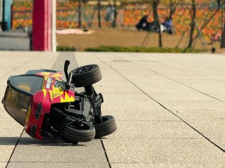 极客者X801滑板场试玩,国产三蹦子,超级好玩。 #rc #极客者X801