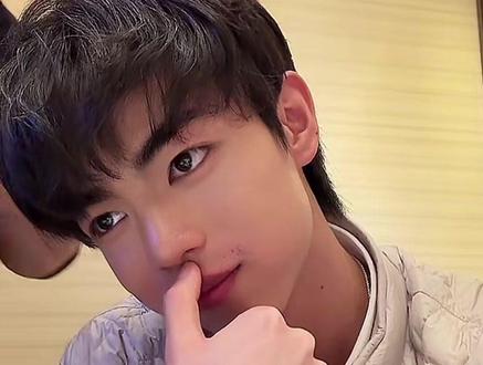 周哥太可爱了,公主现在主打一个嘴硬,和小姐夫在一起,公主快乐的像个孩子,这才是对的人@👑盈公主👑8号上海医院见❤️ @纳迪尔 @盈公主视频负责人老周 #盈公主#纳迪尔#澳门#收腹裤女王盈公主 #恋爱