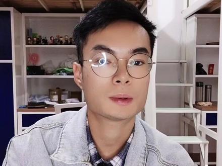 成熟不分早晚,重要的是你能坚持,在崩溃中前行,这才是一个男人该有的样子。#宿舍 #找工作 #工厂实拍 #蓝思科技 @抖音小助手