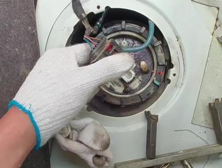 大众宝来换汽油泵浮子
花小钱办大事
#大众专修
#换汽油泵