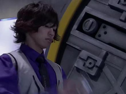 怪人:w的两边都不是啥“好东西”