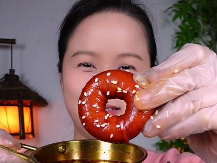 超爱的圈圈肠终于来啦!鲜香入味,真的太好吃了!香香香! #圈圈肠 #妈呀太香了 #好吃到停不下来