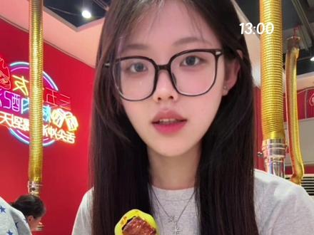Vlog|170女大目标98一天吃什么 早餐:碧翠园抹茶面包260k
午餐:烤肉900k➕冰淇淋130k
加餐:薯片25k
今日共计1315k
#减肥 #vlog #一天吃什么 #碧翠园 #大理石吐司