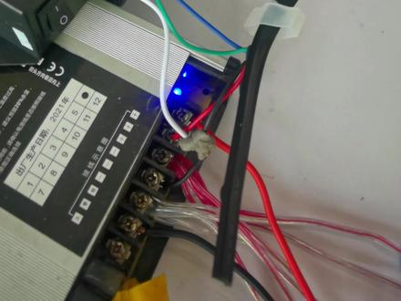 控制器807SA和DMX512柔性洗墙灯的接线方法,一看视频就能解决你的问题#512洗墙灯 #洗墙灯接线方法安装方法#幻彩灯带 #户外亮化工程 #柔性洗墙灯 #led灯带