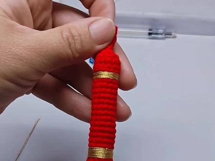 #文昌笔 #文昌笔钩织 #毕业季礼物 #金榜题名 #四股牛奶棉
文昌笔 教程2
线材 四股牛奶棉 钩针 2.0
纯手工钩织·状元文昌笔
承文昌帝君庇佑,主文运、掌功名、启智慧。
愿学子:
提笔从容,解题通透;旗开得胜,成功上岸。
书包挂一支,愿前程似锦,未来可期。