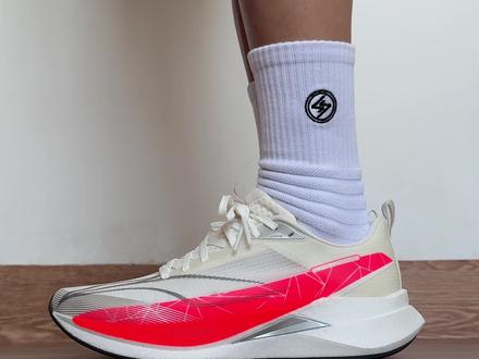 赤兔9PRO是挤牙膏⁉️还是有效升级⁉️。赤兔系列对我来说体考体测这些项目是最适合的,那这一次的赤兔9Pro迭代更新之后虽然外观没有变化,但是在支撑稳定方面有很大提升,具体如何一起聊聊!
#李宁赤兔9pro #李宁 #运动装备 #跑鞋 #运动鞋