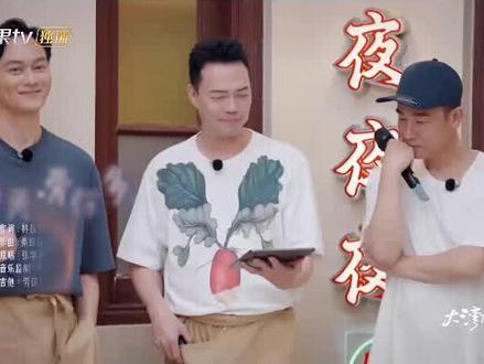 #大湾仔的夜 美味碟头饭过后,大湾仔送上饭后甜品《每天爱你多一点》,有被甜到!