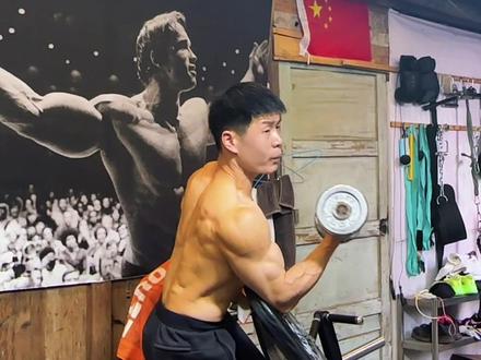 在家6个动作练爆手臂!二头3个、三头3个,练完就粗
#居家运动健身 #创作者中心 #创作灵感 #健身展示无不良影响 #健身小白必看经验