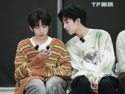 🩷❤️🩷❤️ 我宣布 2025.12.12 是一个完美日子!
#周五练习生 #举世文铭 #初雪 #一直幸福下去