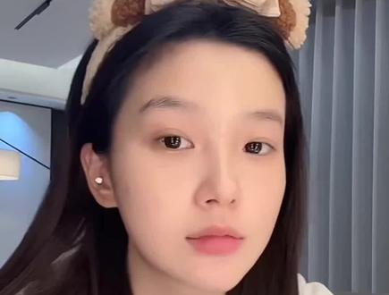 不求人官宣领证,辣娇酱直播谈结婚规划#不求人 #辣娇酱#不求人结婚 #和平精英 #吃鸡