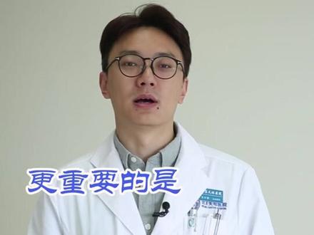 椎间盘突出游游泳🏊♀️更健康,哪种泳姿更适合腰椎间盘突出呢?哪种适合颈椎病呢?