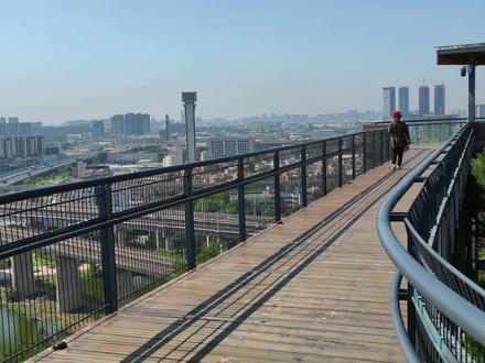 佛山桂城三山森林公园二期,明媚春光下,山顶赏高铁