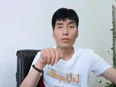 这个热门视频一学就会,校徽旋转玩法挑战,剪映零基础教程 #校徽旋转玩法 #剪辑教程 #剪映