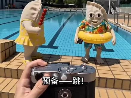 今年耐高不仅有总决赛,还在五棵松开了个新茬的 老北京沉浸式扫街第22弹:篮球闹市篇
球衣、黑胶、街机、Battle、球星卡…
整个北京最有劲儿的青年篮球文化、最夯的篮球社群、最狠的篮球好货,都将汇聚在这一场耐高篮球闹市。
📅:2026年5月22日至24日
📍:北京华熙LIVE中央广场·五棵松
#耐高阵营集结 #耐高总决赛 #第一视角 #北京旅游攻略 #总要来一趟北京吧