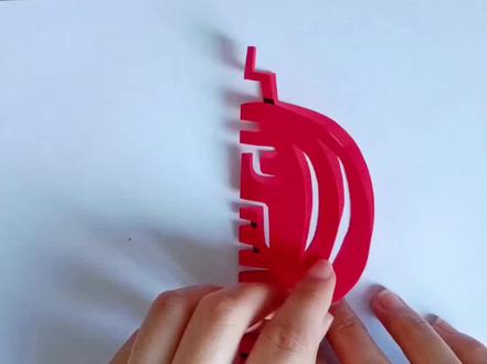 马上就是元旦了,剪元旦窗花,喜庆又好看!
#手工 #剪纸 #元旦手工 #幼儿园手工 #亲子互动